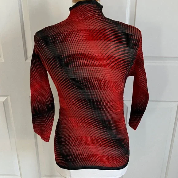 Alberto Makali Red and Black Mesh Top - Picture 7 of 7